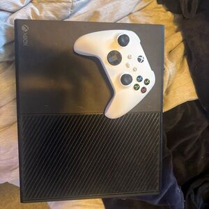 Xbox One w/ Controller